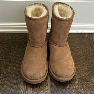UGG Kids Classic Boot Size 3